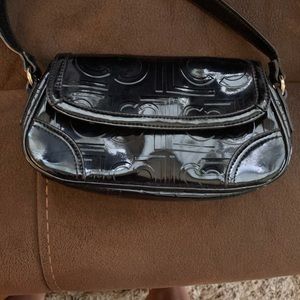 Liz Claiborne small faux patent leather clutch